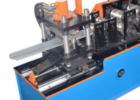Palisade Dekoratif Çit Panel Rulo Şekillendirme Makinesi Otomatik 0.8mm Kalın