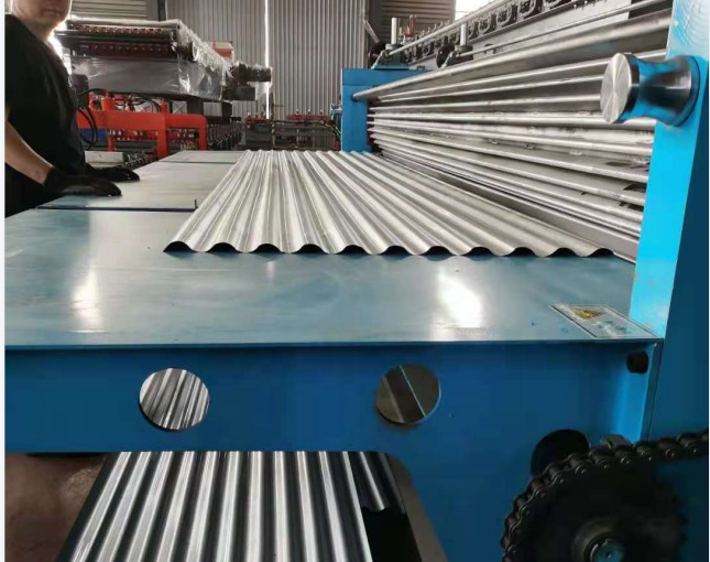 Galvanizli Çelik Oluklu Çatı Sayfası Yapma Makinesi 0.1-0.3mm