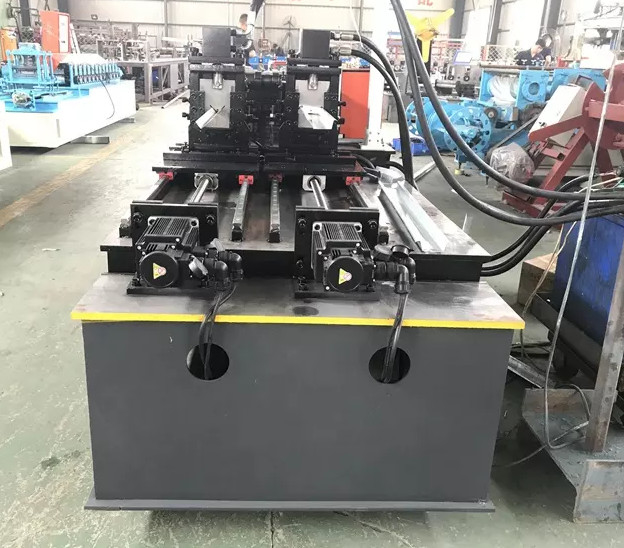 Hafif Ölçüm Keel C U OMEGA Stud And Track Roll Forming Machine Çatı Çubuğu Pres U Stud C Kanalı