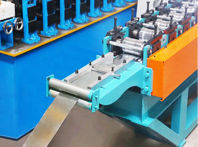 Hızlı Hızlı Panjur Kapı Şekillendirme Makinesi 14-16m / Min Güç Tasarrufu