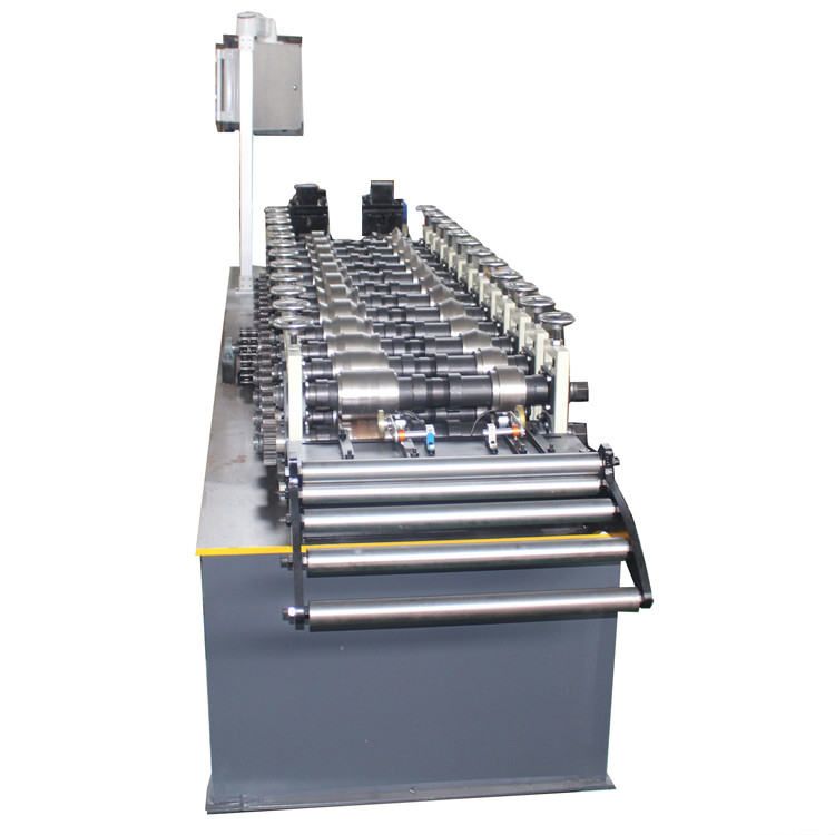 Düzenlenebilir Kesme Uzunluğu Çeşitli Malzemeler için Stud Ve Track Roll Forming Machine