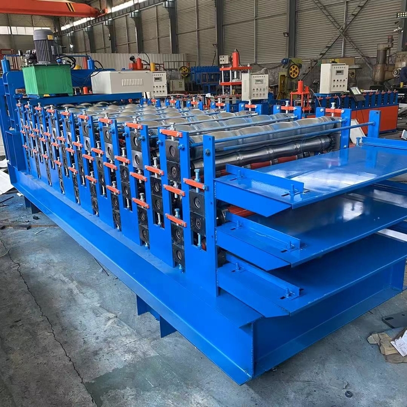 Zincir Tahrikli Kiremit Rulo Şekillendirme Makinesi 0.3-0.8mm Kalınlık Kesme Toleransı ± 2mm