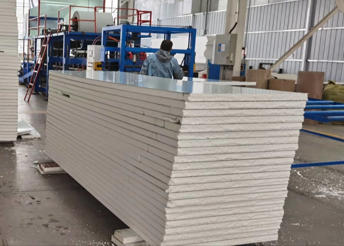 1 Yıllık Garanti Uçan Takip Kesimi ile PLC Sandviç Panel Roll Forming Makinesi