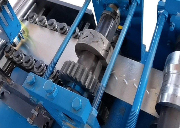 1.2mm kapı rulo şekillendirme makinesi Galvanizli çelik sarmal için otomatik