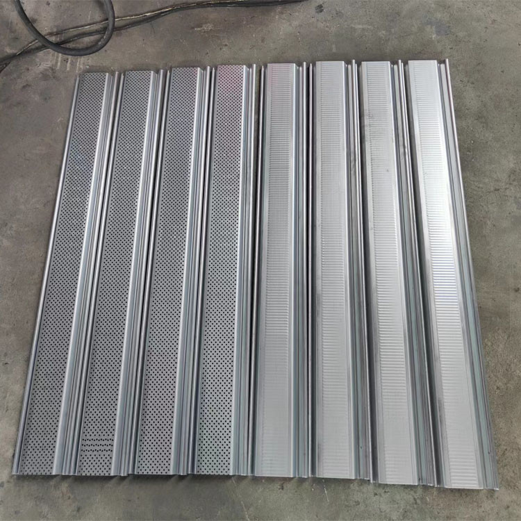 10-15m/min şekillendirme hızı ve 45 çelik tekerleği ile Metal Perde Kapı Rulo Formasyon Makinesi