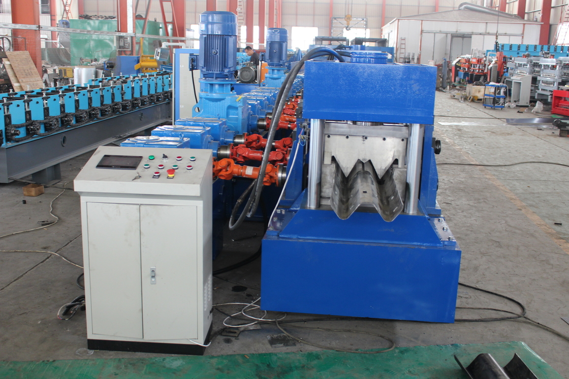 Precision PLC Control GI Roll Forming Machine 380V güç kaynağı olan GCr12 rulo