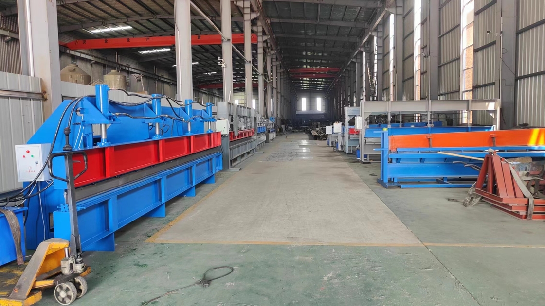 380V / 50HZ Düğme Ayak Değiştiricisi Kontrollü Hidrolik Baskı Makinesi 3000mm 1.5mm için
