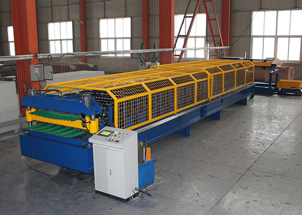 Yüksek hassasiyetli Çift Katmanlı Çelik Çatı Yaprakları Rol Yapma Makinesi IBR Gürültülü Camlı