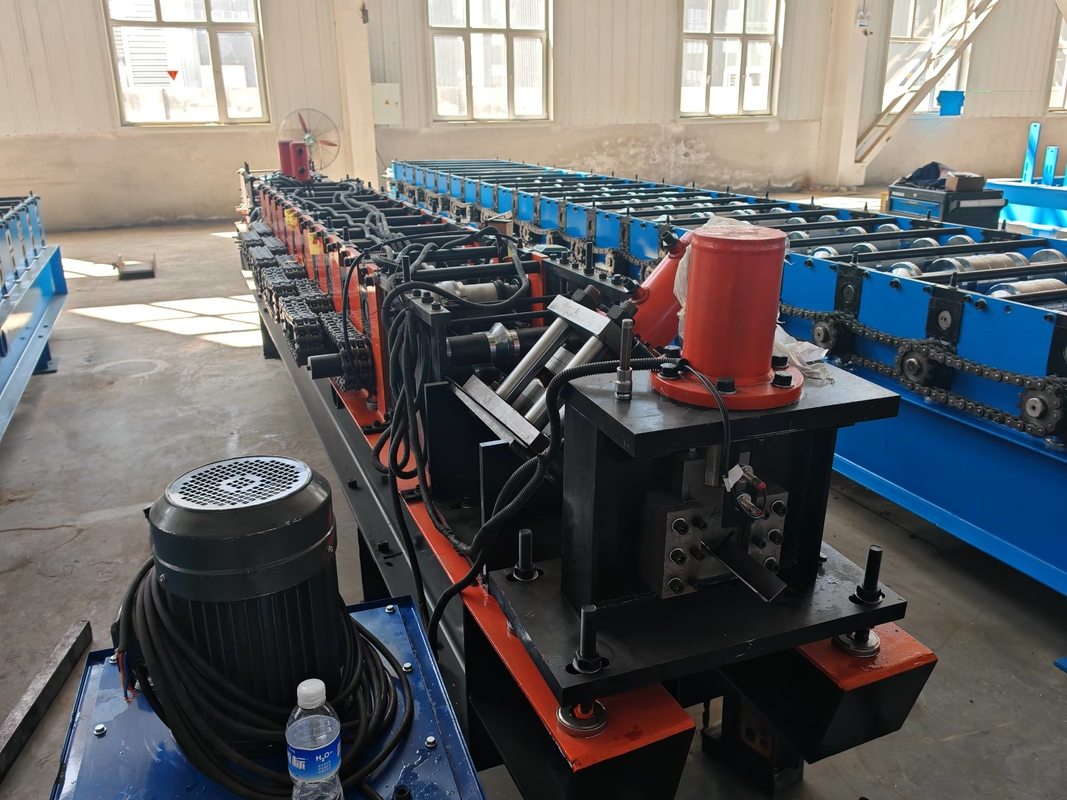 Kuru duvar kanalı C U Galvanize Yaprak Hafif Çelik Keel Profiller Metal Stud / Track Roll Forming Makine CD UD CW UW Profillerle