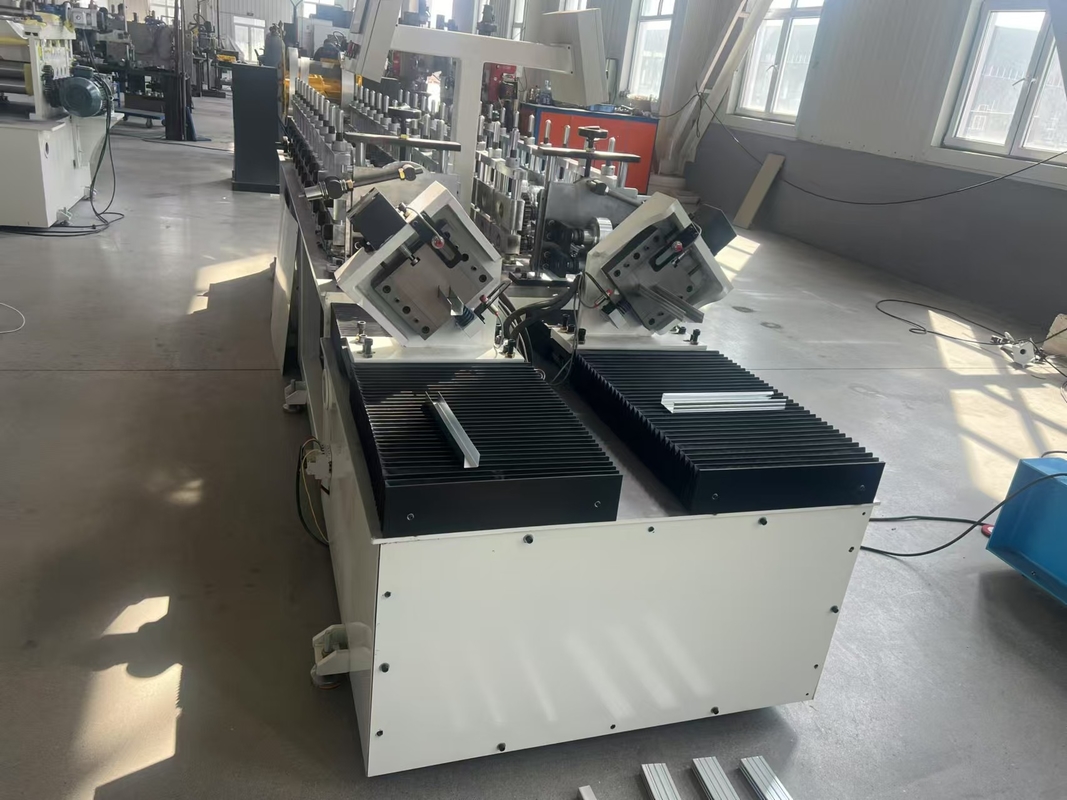 Slotted Kanal Çift C Tipi Hafif Çelik Keel Formasyon Makinesi Tamamen Otomatik