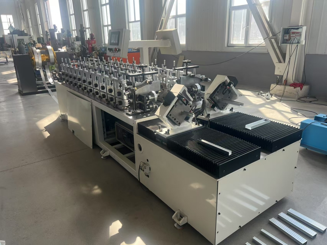 Slotted Kanal Çift C Tipi Hafif Çelik Keel Formasyon Makinesi Tamamen Otomatik