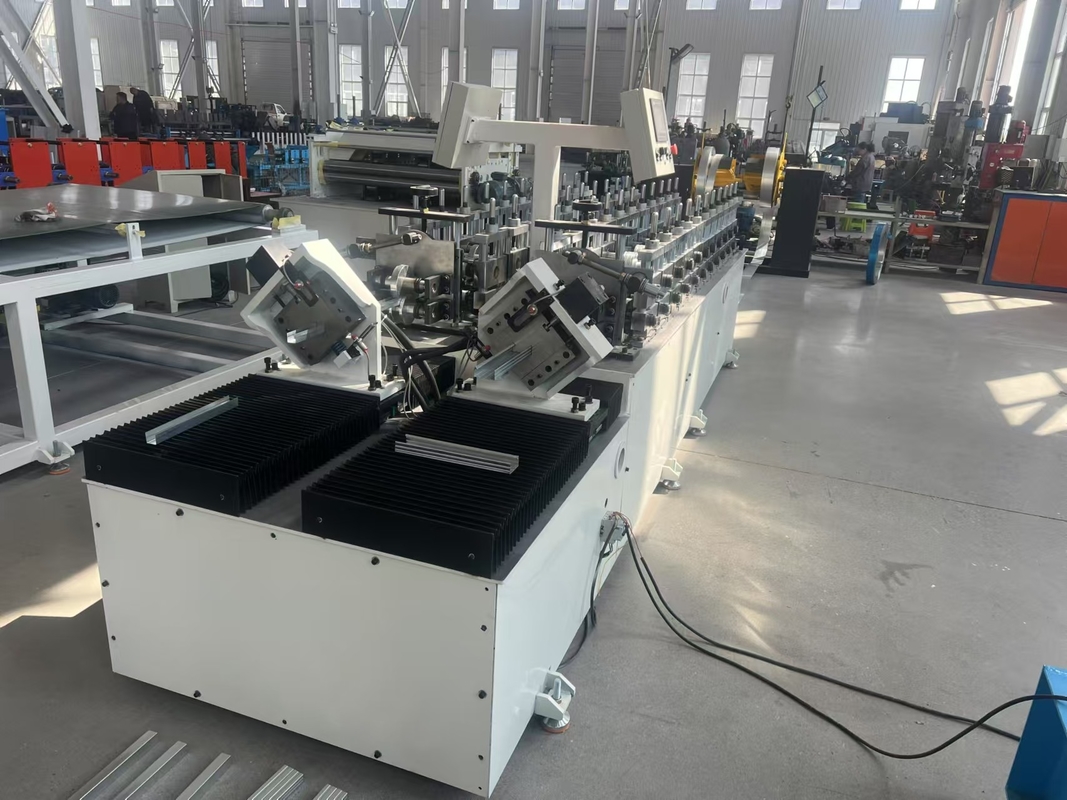 Slotted Kanal Çift C Tipi Hafif Çelik Keel Formasyon Makinesi Tamamen Otomatik