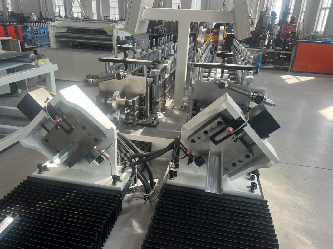 Slotted Kanal Çift C Tipi Hafif Çelik Keel Formasyon Makinesi Tamamen Otomatik