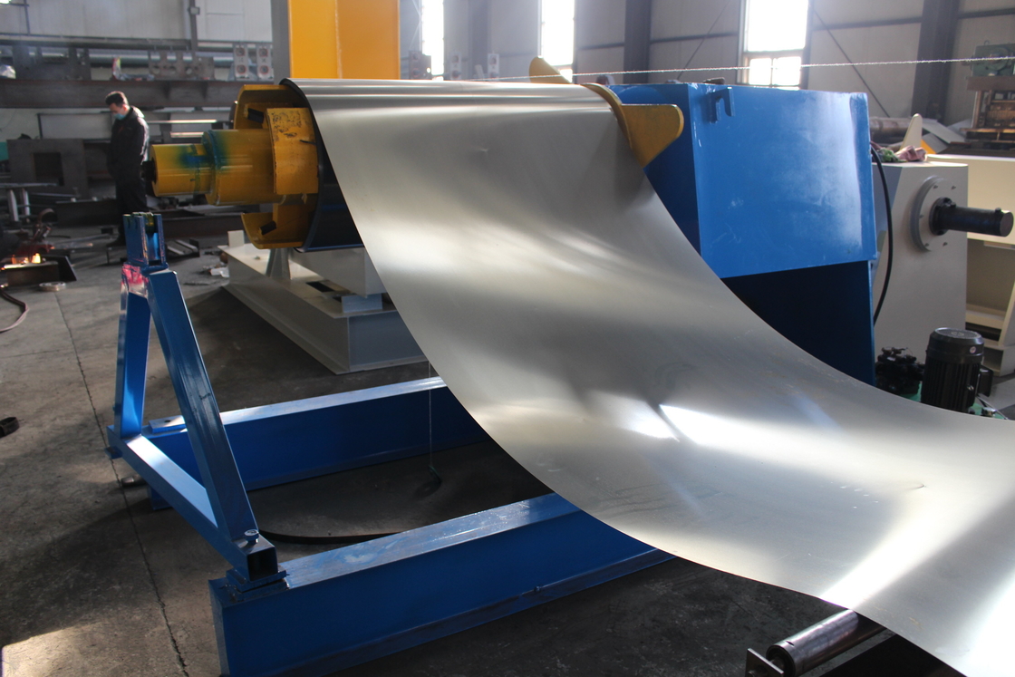 1200mm genişliği 3-6mm çelik sarmal yüksek hızlı kesme üretim hattı Hidrolik Uncoiler ve Recoiler ile Makine