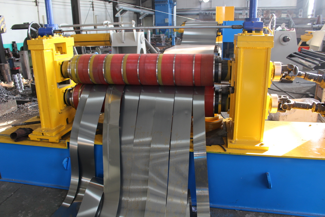 1200mm genişliği 3-6mm çelik sarmal yüksek hızlı kesme üretim hattı Hidrolik Uncoiler ve Recoiler ile Makine