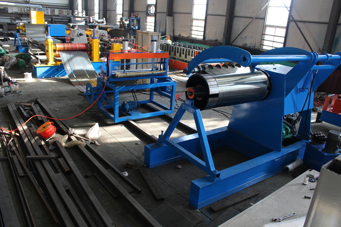 1200mm genişliği 3-6mm çelik sarmal yüksek hızlı kesme üretim hattı Hidrolik Uncoiler ve Recoiler ile Makine
