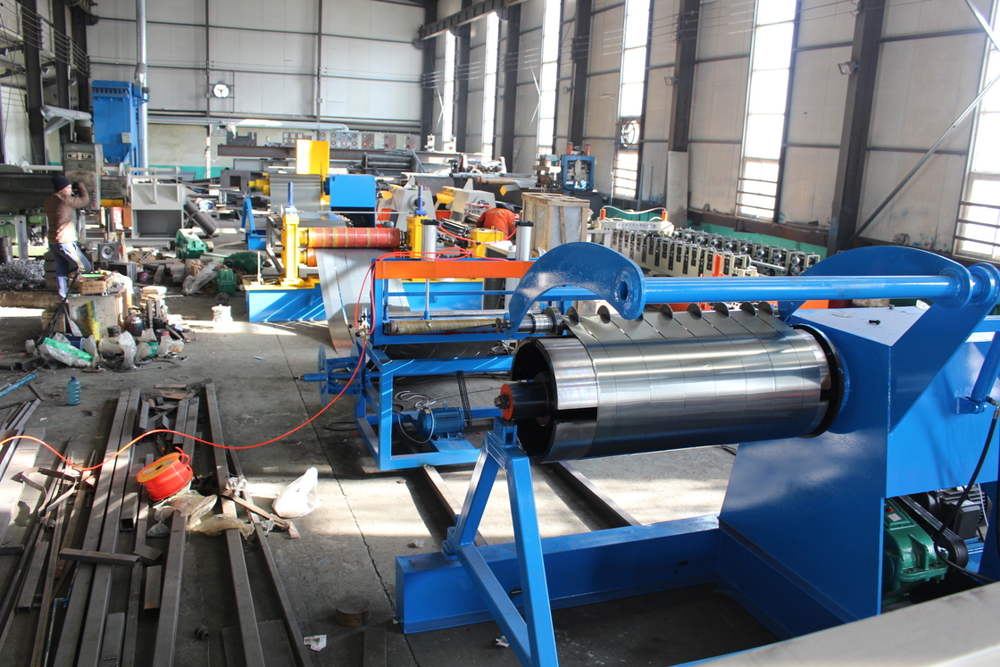 1200mm genişliği 3-6mm çelik sarmal yüksek hızlı kesme üretim hattı Hidrolik Uncoiler ve Recoiler ile Makine