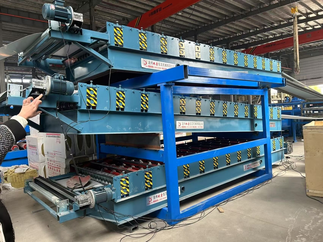 Ateş geçirmez Rock Wool Sandwich Panel Roll Ses Izolasyonu Yüksek Hızlı EPS Rockwool Sandwich Çatı Panele Üretim Hatı