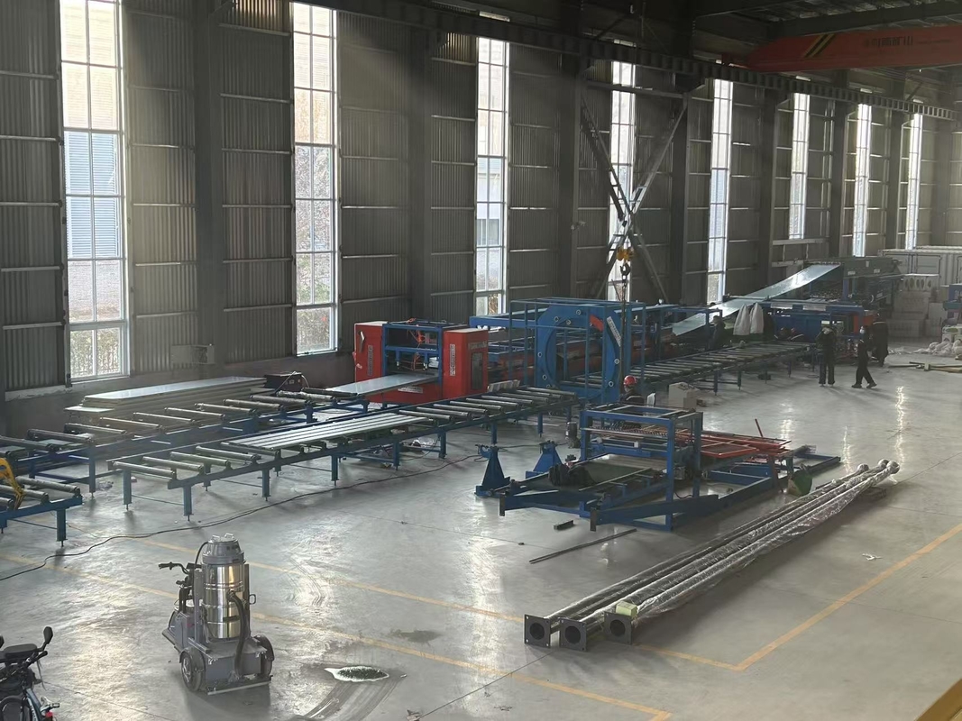 Ateş geçirmez Rock Wool Sandwich Panel Roll Ses Izolasyonu Yüksek Hızlı EPS Rockwool Sandwich Çatı Panele Üretim Hatı