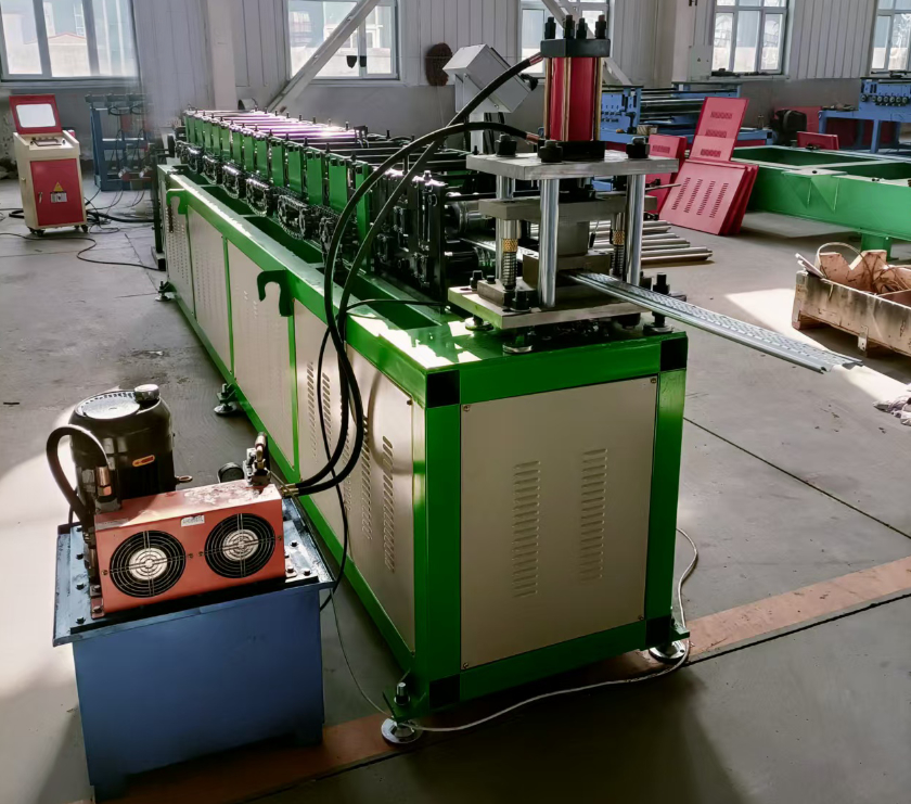 Metal Kepenk Kapı İmalat Makinesi Kepenk Kapı Çelik Lamel Rulo Şekillendirme Makinesi