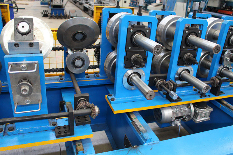 Rulman Bacak CZ Aşık Rulo Şekillendirme Makinesi Hız Ayarlanabilir 10- 20 M / Min