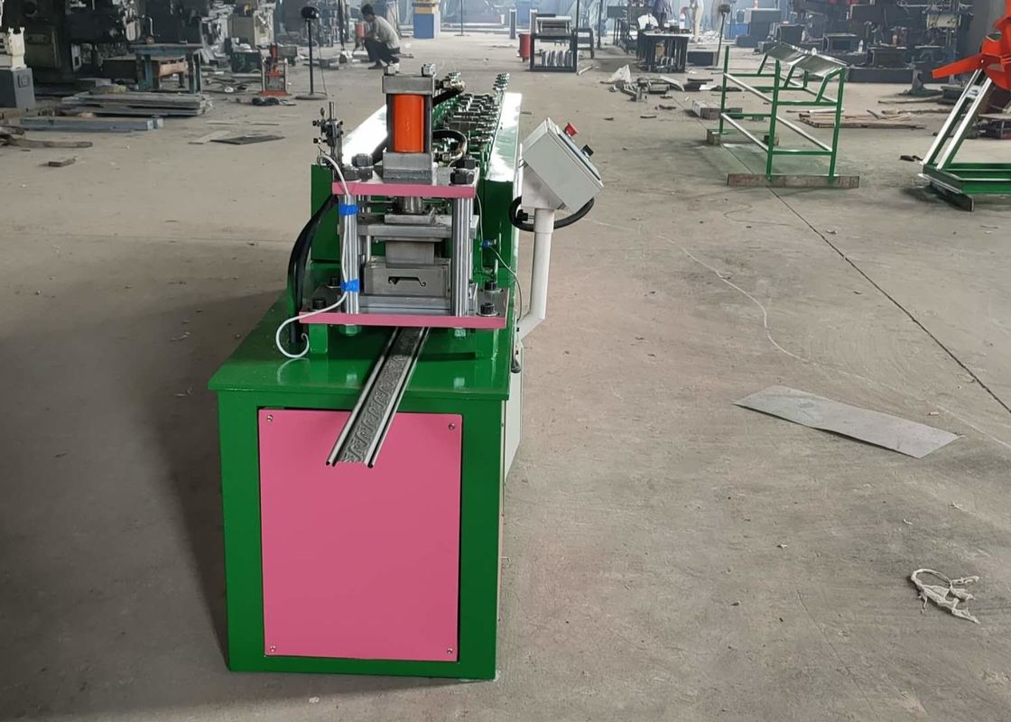 Metal Hızı 20-30m / Min Kepenk Kapı Çıtaları Rulo Şekillendirme Makinesi