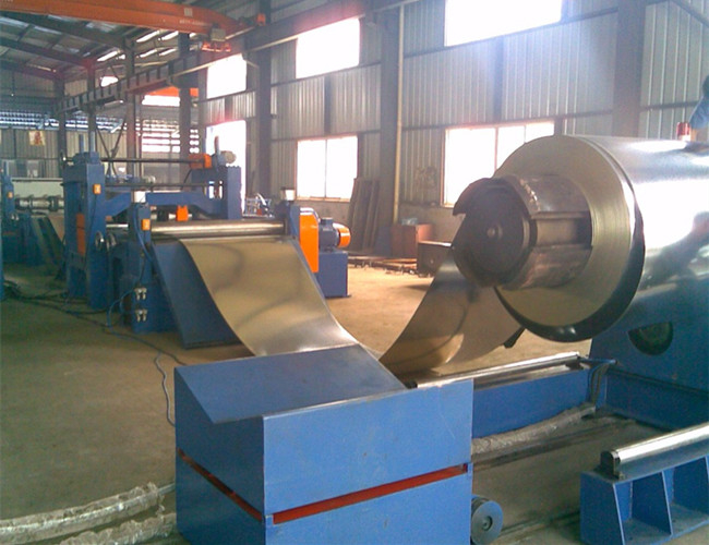 Çalışma Hızı 20-30m / Min ile Renkli Çelik Dilme Kesme Makinesi 0.2 - 3.0mm