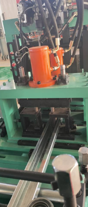 Renkli Çelik Levha 3mm C Aşık Rulo Şekillendirme Makinesi / Soğuk Rulo Şekillendirme Ekipmanı