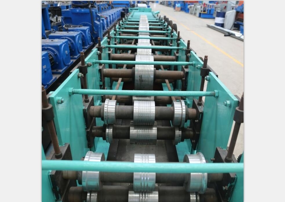 Metal Gl Aşağı Boru Rulo Şekillendirme Makinesi Çelik Yağmur Oluğu 22 İstasyon Yapımı