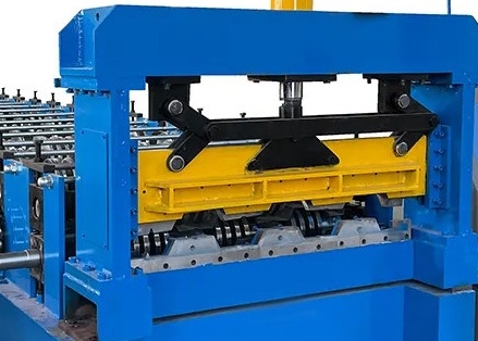 Çatı Metal Çelik Zemin Güverte Rulo Şekillendirme Makinesi 900 - 1250mm