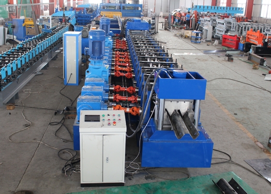 350Mpa Üretim Gücü 400H Çubuk Yapısı ile Otoyol Koruma Çitleri Rulo Formasyon Makinesi