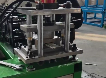 Metal Kepenk Kapı İmalat Makinesi Kepenk Kapı Çelik Lamel Rulo Şekillendirme Makinesi