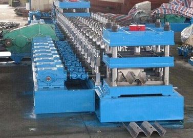 Dayanıklı Kazasında Bariyer Rulo Şekillendirme Makinesi 3 Dalgalar Otoyol Korkuluk Yapma Makinesi