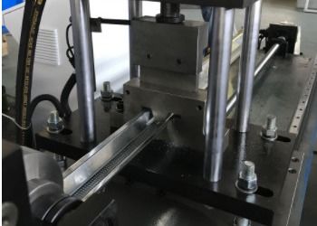 Omega Kanalı Düşük Gürültülü CZ Aşık Rulo Şekillendirme Makinesi