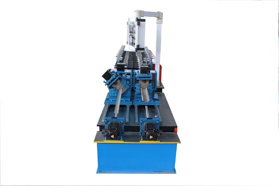 Bir U ve Omega Rulo Şekillendirme Makinesinde 0.3mm İki Hat